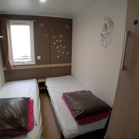 Holiday home 2 Bed - Sleeps 4 - Free Parking - 5 Mins To