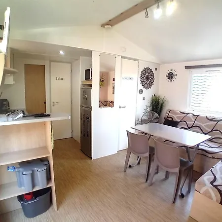 2 Bed - Sleeps 4 - Free Parking - 5 Mins To Holiday home Saint-Jean-de-Monts