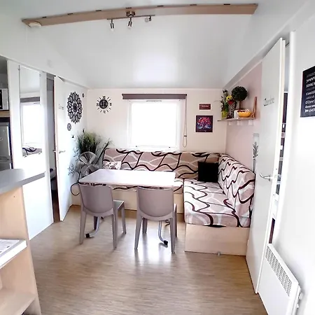 2 Bed - Sleeps 4 - Free Parking - 5 Mins To Saint-Jean-de-Monts