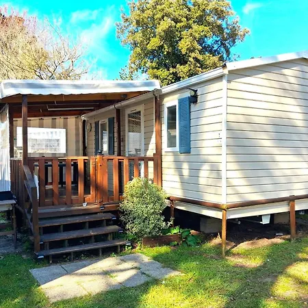 2 Bed - Sleeps 4 - Free Parking - 5 Mins To Holiday home