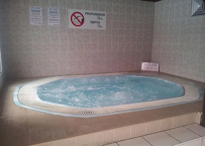 2 Bed - Sleeps 4 - Free Parking - 5 Mins To Saint-Jean-de-Monts